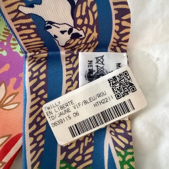 BNWT Hermes “En Liberte” twilly in blue and yellow - Picture 3 of 3